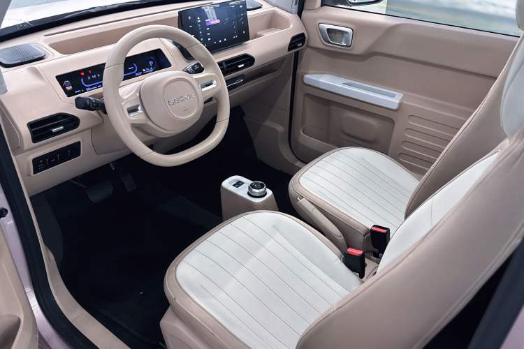 Used Geely Galaxy Panda 2023 Panda Mini 200km Endurance Bear Interior 2