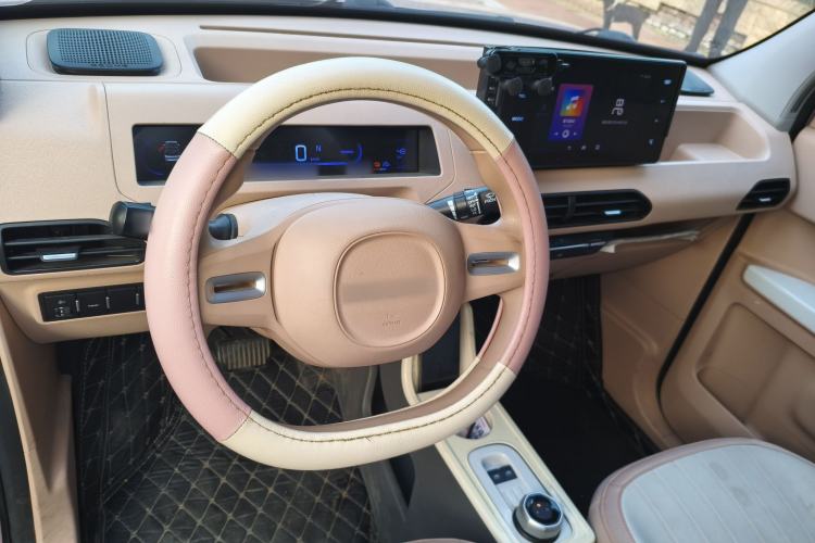 Used Geely Galaxy Panda 2023 Panda Mini 200km Endurance Bear Interior 2