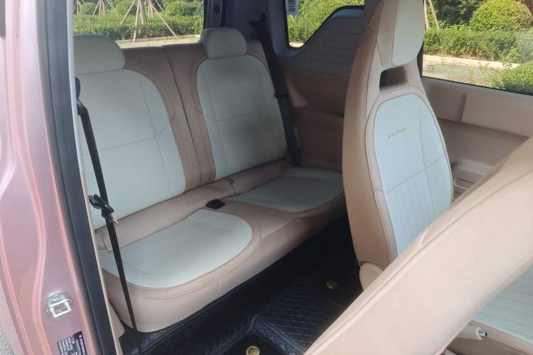 Used Geely Galaxy Panda 2023 Panda Mini 200km Endurance Bear Interior 3