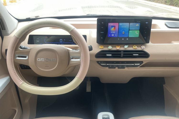Used Geely Galaxy Panda 2023 Panda Mini 200km Endurance Bear Interior 3