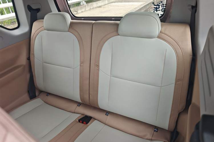 Used Geely Galaxy Panda 2023 Panda Mini 200km Endurance Bear Interior 4