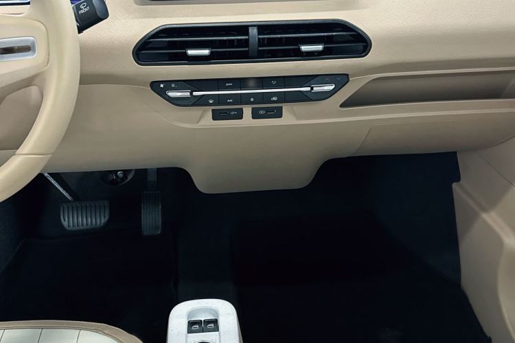 Used Geely Galaxy Panda 2023 Panda Mini 200km Endurance Bear Interior 5