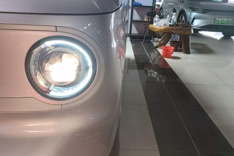 Used Geely Galaxy Panda 2023 Panda Mini 200km Endurance Bear Left Front Headlight