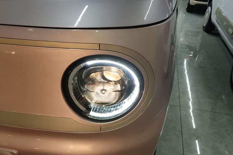 Used Geely Galaxy Panda 2023 Panda Mini 200km Endurance Bear Left Front Headlight