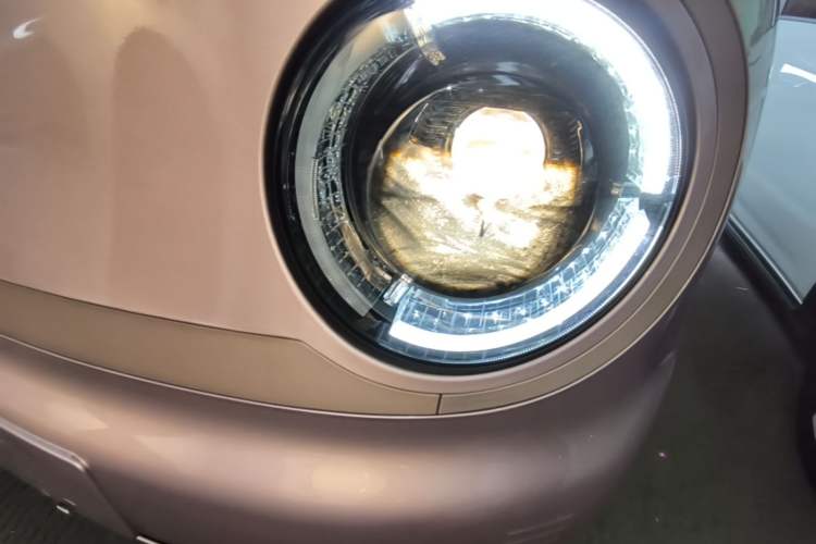 Used Geely Galaxy Panda 2023 Panda Mini 200km Endurance Bear Left Front Headlight