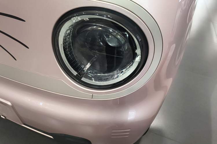 Used Geely Galaxy Panda 2023 Panda Mini 200km Endurance Bear Left Front Headlight
