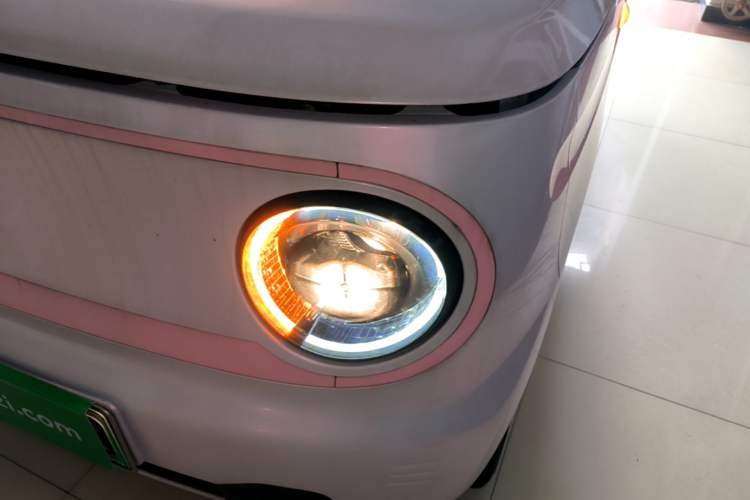 Used Geely Galaxy Panda 2023 Panda Mini 200km Endurance Bear Left Front Headlight
