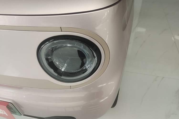 Used Geely Galaxy Panda 2023 Panda Mini 200km Endurance Bear Left Front Headlight
