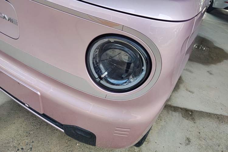 Used Geely Galaxy Panda 2023 Panda Mini 200km "Lucky Duck" Limited Edition – Lucky You! Left Front Headlight
