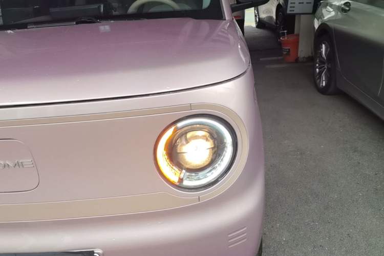 Used Geely Galaxy Panda 2023 Panda Mini 200km Endurance Bear Left Front Headlight