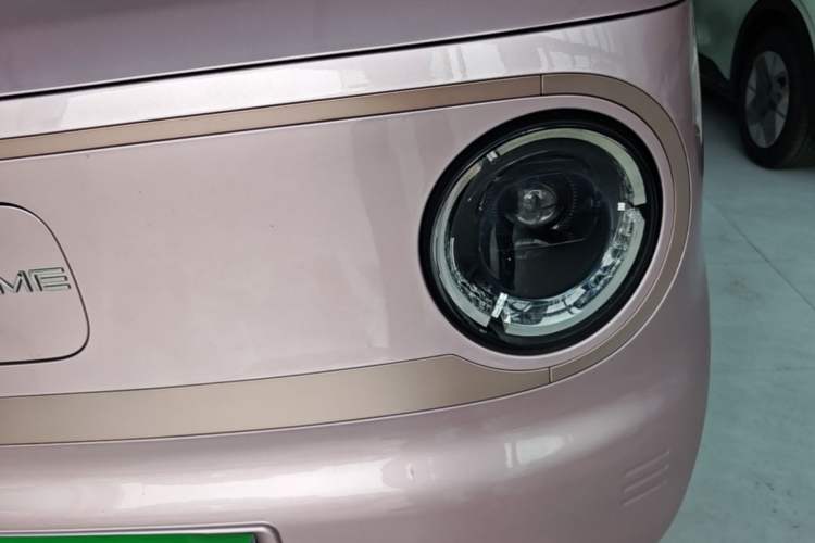 Used Geely Galaxy Panda 2023 Panda Mini 200km Endurance Bear Left Front Headlight