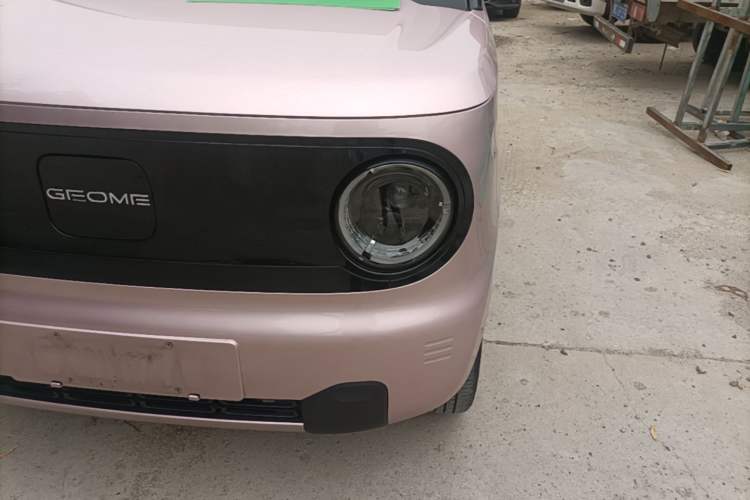 Used Geely Galaxy Panda 2023 Panda Mini 200km Little Yellow Duck Limited Edition — Happy as Can Be Left Front Headlight