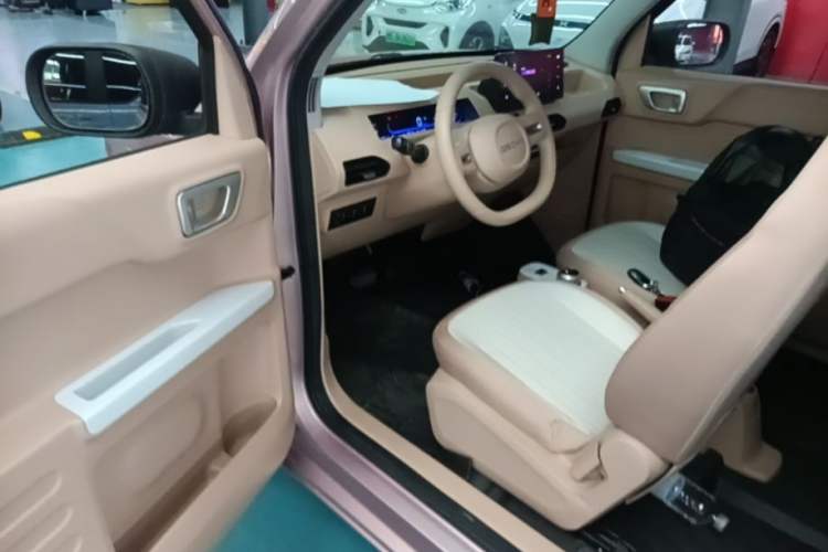 Used Geely Galaxy Panda 2023 Panda Mini 200km Endurance Bear Left Front Seat