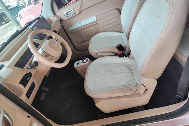 Used Geely Galaxy Panda 2023 Panda Mini 200km "Lucky Duck" Limited Edition – Lucky You! Left Front Seat