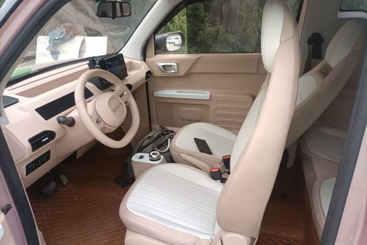 Used Geely Galaxy Panda 2023 Panda Mini 200km Little Yellow Duck Limited Edition — Happy as Can Be Left Front Seat