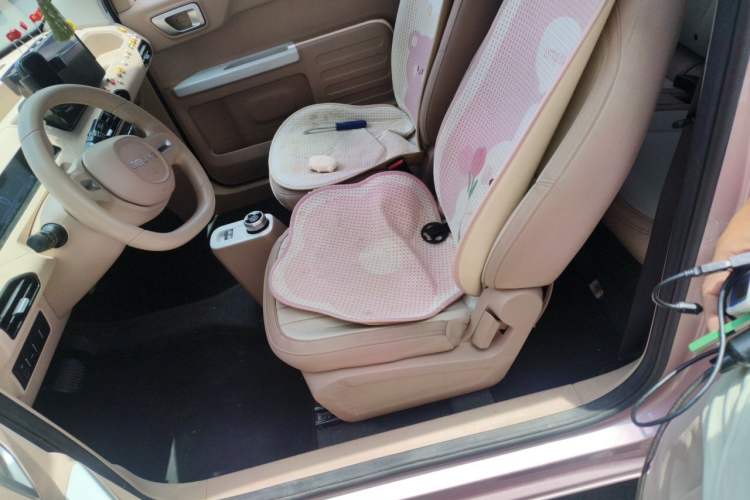 Used Geely Galaxy Panda 2023 Panda Mini 200km Little Yellow Duck Limited Edition — Happy as Can Be Left Front Seat