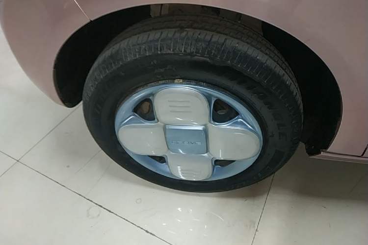 Used Geely Galaxy Panda 2023 Panda Mini 200km Endurance Bear Left Front Wheel Hub