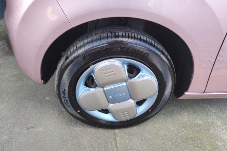 Used Geely Galaxy Panda 2023 Panda Mini 200km Endurance Bear Left Front Wheel Hub