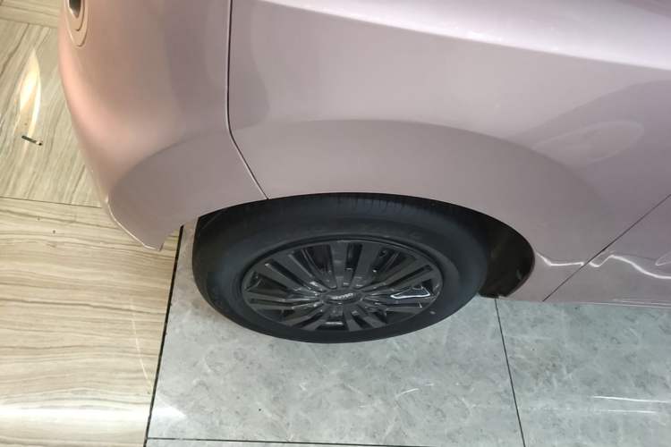 Used Geely Galaxy Panda 2023 Panda Mini 200km Endurance Bear Left Front Wheel Hub
