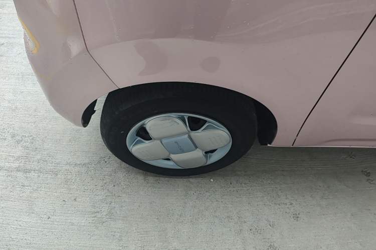 Used Geely Galaxy Panda 2023 Panda Mini 200km Endurance Bear Left Front Wheel Hub