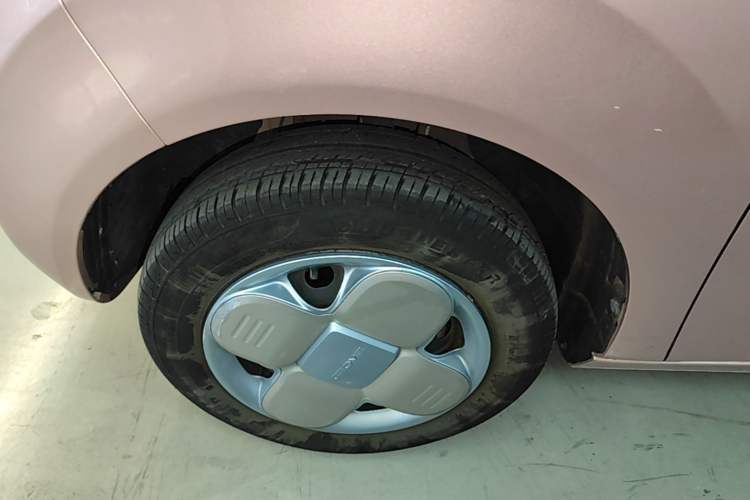 Used Geely Galaxy Panda 2023 Panda Mini 200km Endurance Bear Left Front Wheel Hub