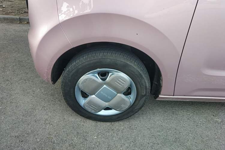 Used Geely Galaxy Panda 2023 Panda Mini 200km Endurance Bear Left Front Wheel Hub