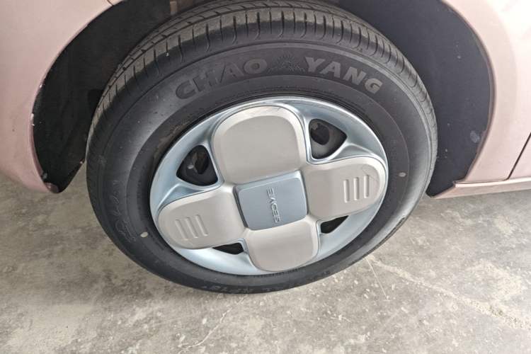 Used Geely Galaxy Panda 2023 Panda Mini 200km Endurance Bear Left Front Wheel Hub