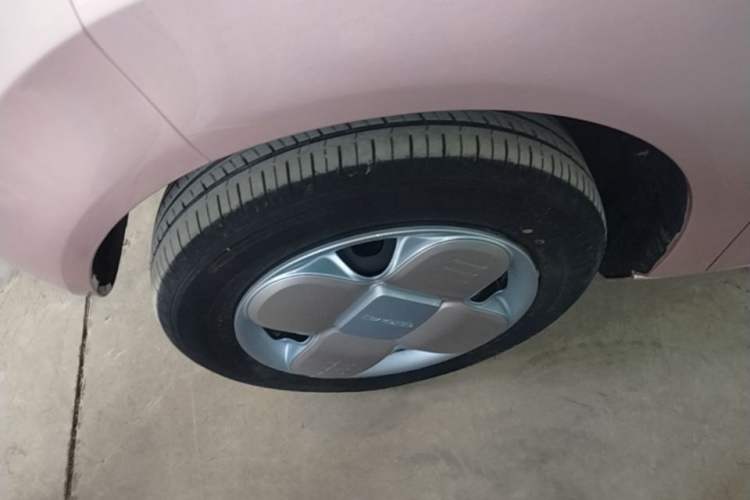 Used Geely Galaxy Panda 2023 Panda Mini 200km Endurance Bear Left Front Wheel Hub