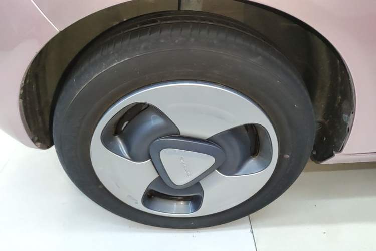 Used Geely Galaxy Panda 2023 Panda Mini 200km Dynamic Bear Left Front Wheel Hub