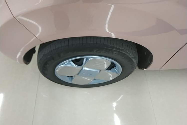 Used Geely Galaxy Panda 2023 Panda Mini 200km Endurance Bear Left Front Wheel Hub