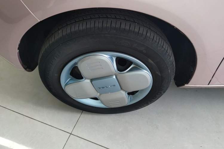 Used Geely Galaxy Panda 2023 Panda Mini 200km Endurance Bear Left Front Wheel Hub