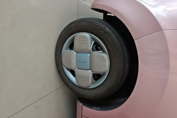 Used Geely Galaxy Panda 2023 Panda Mini 200km Endurance Bear Left Front Wheel Hub