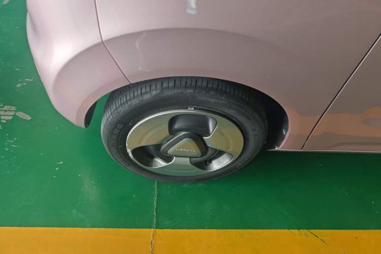 Used Geely Galaxy Panda 2023 Panda Mini 200km Dynamic Bear Left Front Wheel Hub