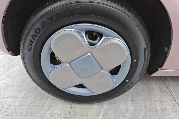 Used Geely Galaxy Panda 2023 Panda Mini 200km Endurance Bear Left Front Wheel Hub