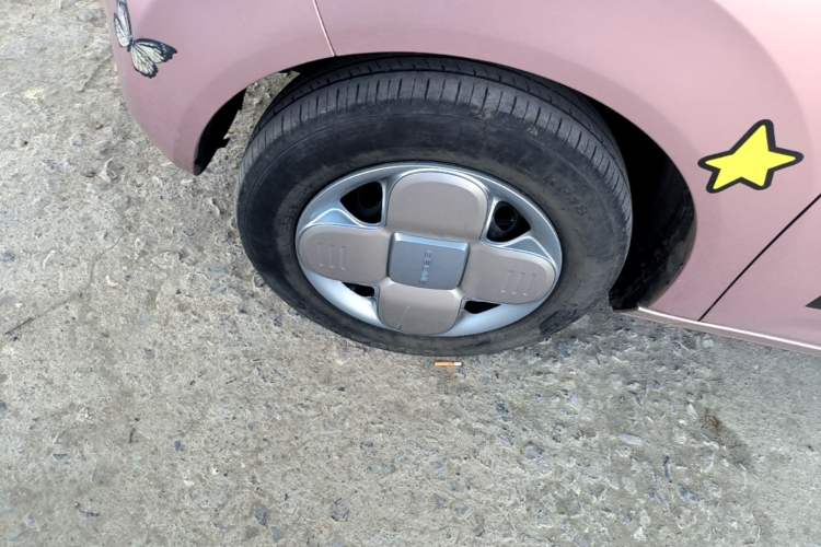 Used Geely Galaxy Panda 2023 Panda Mini 200km Endurance Bear Left Front Wheel Hub