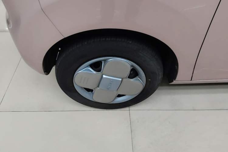 Used Geely Galaxy Panda 2023 Panda Mini 200km Endurance Bear Left Front Wheel Hub