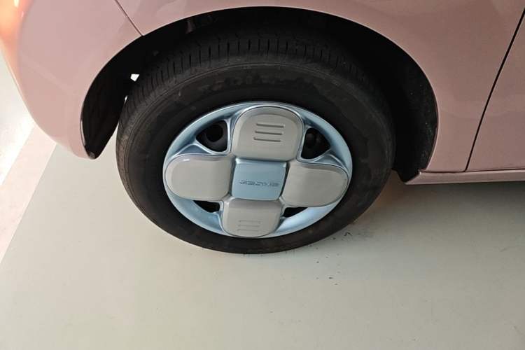 Used Geely Galaxy Panda 2023 Panda Mini 200km Endurance Bear Left Front Wheel Hub