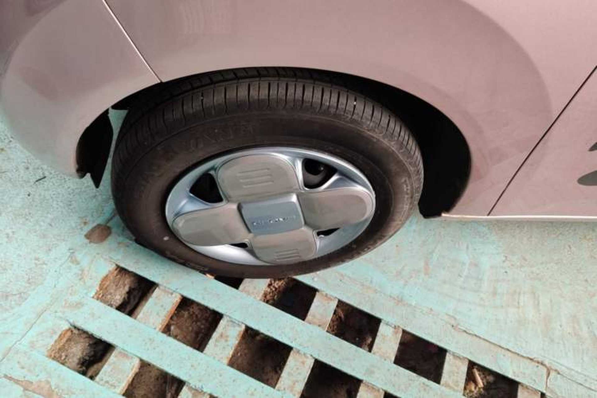 Used Geely Galaxy Panda 2023 Panda Mini 200km Endurance Bear Left Front Wheel Hub