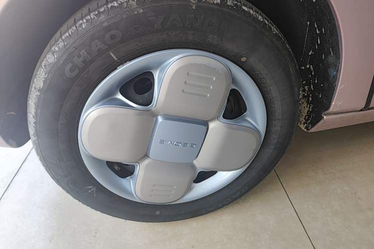 Used Geely Galaxy Panda 2023 Panda Mini 200km Endurance Bear Left Front Wheel Hub