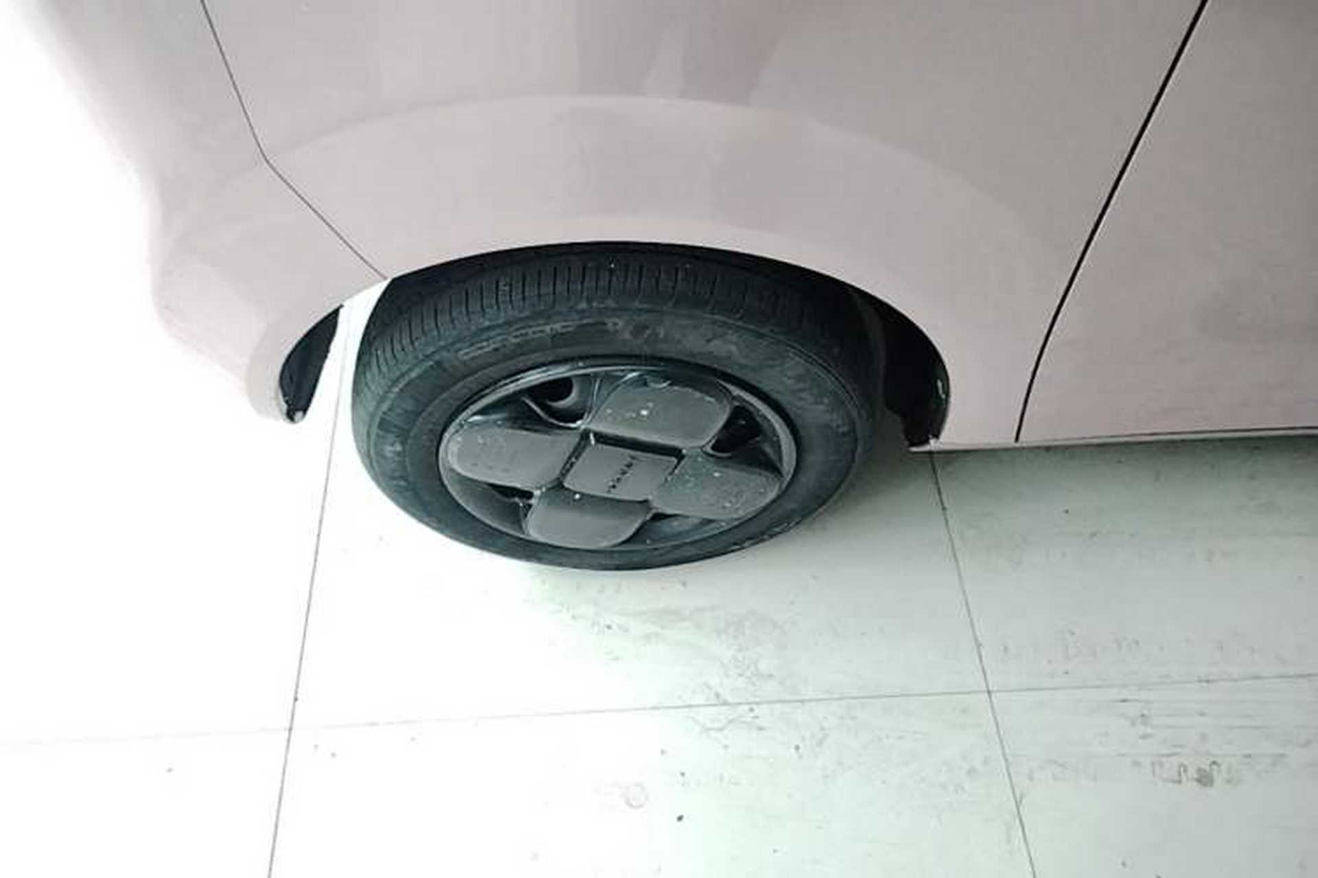 Used Geely Galaxy Panda 2023 Panda Mini 200km Endurance Bear Left Front Wheel Hub