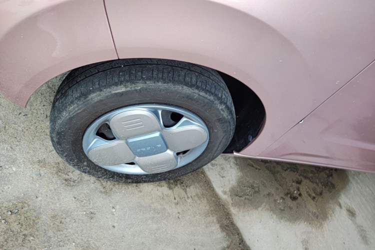 Used Geely Galaxy Panda 2023 Panda Mini 200km "Lucky Duck" Limited Edition – Lucky You! Left Front Wheel Hub