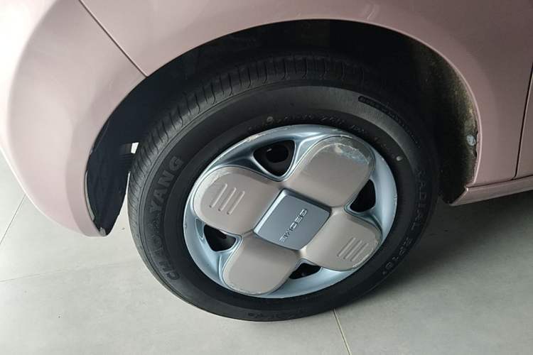 Used Geely Galaxy Panda 2023 Panda Mini 120km Cute Bear Left Front Wheel Hub