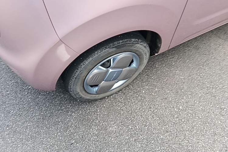Used Geely Galaxy Panda 2023 Panda Mini 200km Endurance Bear Left Front Wheel Hub