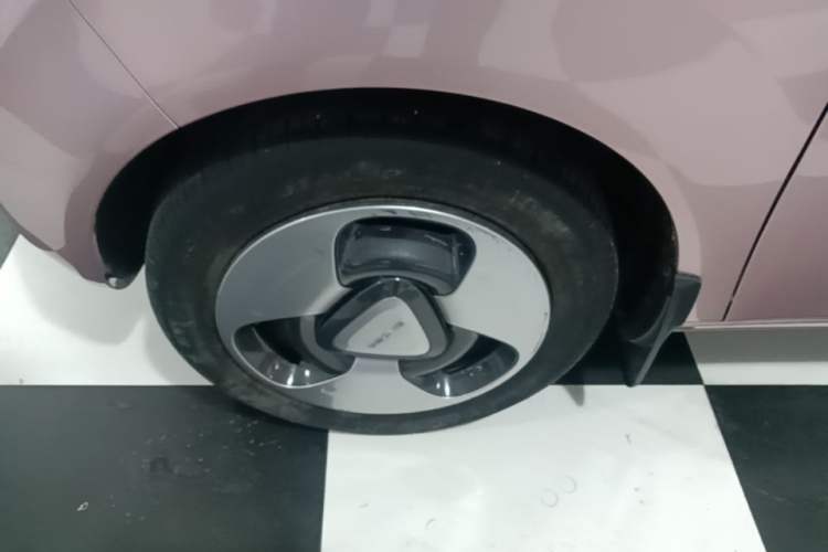 Used Geely Galaxy Panda 2023 Panda Mini 200km Dynamic Bear Left Front Wheel Hub