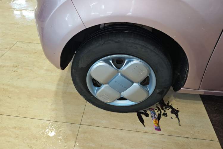 Used Geely Galaxy Panda 2023 Panda Mini 200km Endurance Bear Left Front Wheel Hub