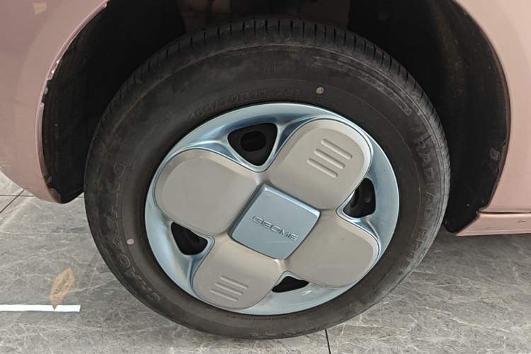 Used Geely Galaxy Panda 2023 Panda Mini 200km Endurance Bear Left Front Wheel Hub