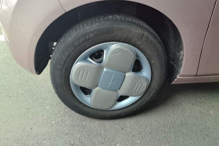 Used Geely Galaxy Panda 2023 Panda Mini 200km Endurance Bear Left Front Wheel Hub