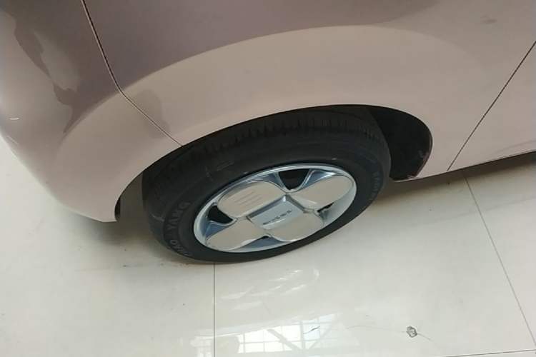 Used Geely Galaxy Panda 2023 Panda Mini 200km Endurance Bear Left Front Wheel Hub
