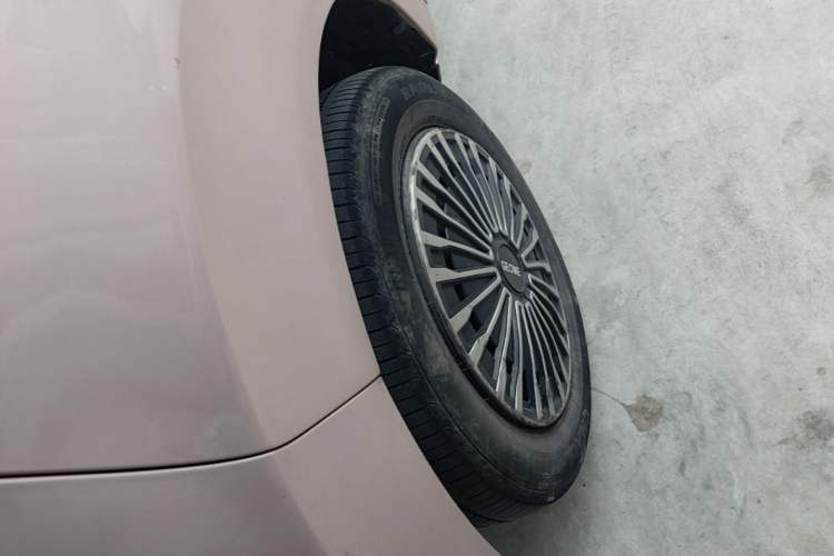 Used Geely Galaxy Panda 2023 Panda Mini 200km Endurance Bear Left Front Wheel Hub