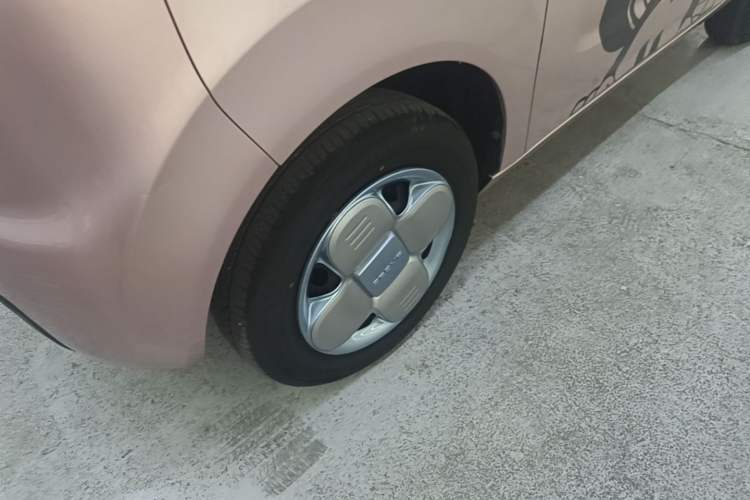 Used Geely Galaxy Panda 2023 Panda Mini 200km Endurance Bear Left Front Wheel Hub